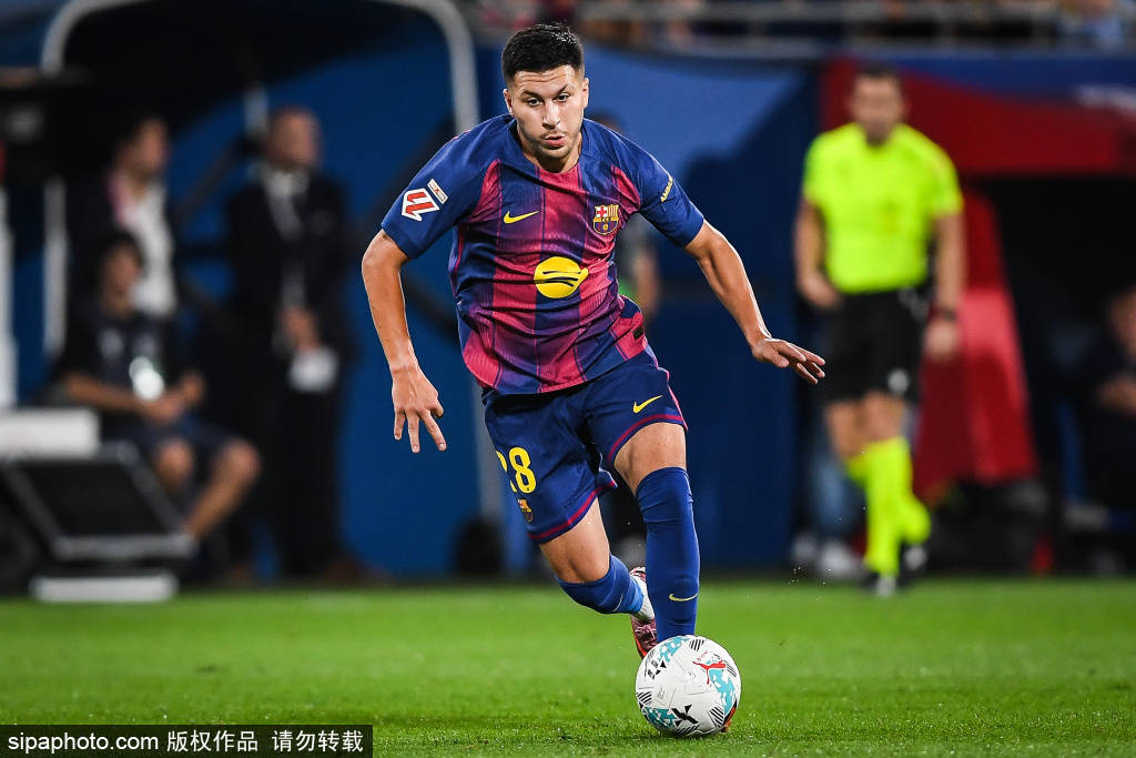 随着赛季的, 莱万接到队, 个人的运动